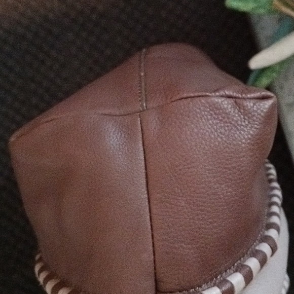 Vince Camuto leather Tote NWT❤️❤️ - Picture 5 of 16